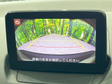 【バックカメラ】駐車時に後方がリアルタイム映像で確認できます。大型商業施設や立体駐車場での駐車時や、夜間のバック時に大活躍!運転スキルに関わらず、今や必須となった装備のひとつです!