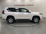 【まるごとクリーニング】シートを取り外し、車内を徹底洗浄。隅々まで丁寧に仕上げています。