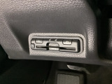 ハンドルの左下にETCがついています。高速道路の料金所の通過も楽々です!。 カードの取り出しもしやすい場所についています。