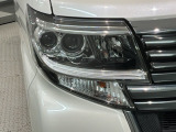 LEDヘッドライトは、点灯の瞬間から最大光量を発揮し、突然暗くなるトンネルなどでの安定感を高めます。