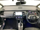 【前方視界】開放的な前方視界!運転がしやすく疲れにくいです♪窓が大きく、見通しがとっても良いおクルマですよ♪