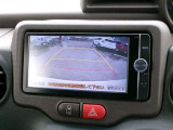 バックモニター付きですので、日常の駐車はもちろん、人や障害物などを映像で確認できるので安心です!(補助装置になりますので、目視でもご確認ください)