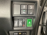 両側電動スライドドアは運転席から操作ができるよう、操作スイッチが付いています。Hondaセンシング用のVSA(ABS+TCS+横滑り抑制)解除とレーンキープアシストシステムなどのスイッチがあります。