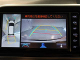パノラミックビューモニター付きです。車両を上から見たような映像をモニター画面に表示。運転席からの目視では見にくい、車両周辺の状況をリアルタイムでしっかり確認できます。