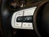 【ステアリングリモコン】ステアリングにオーディオ調節可能なスイッチが装備されていますので運転中でも視線をそらさずにオーディオの調節が可能です!