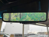 【デジタルインナーミラー】後席の大きな荷物や同乗者で後方が確認しづらい時でも安心!カメラが撮影した車両後方の映像をルームミラー内に表示。クリアな視界で状況の確認が可能です!