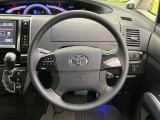 【純正革巻きステアリング】上質な革を使用することで、手にしっかり馴染みとても運転しやすいハンドルです♪