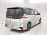 広々とした車内空間に優れた燃費性能。更にデザインも上質で人気のお車です!