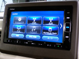 CD、DVD、Bluetooth、AM、FM、AUX、スマートフォン接続ができます。