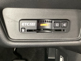 ハンドルの右下にETC2.0がついています。高速道路の料金所の通過も楽々です!。 カードの取り出しもしやすい場所についています。