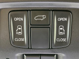 【両側パワースライドドア】スマートキーや運転席のスイッチで後席両側スライドドアの開閉が可能♪電動だから力を入れてドアを開ける必要が無く、小さなお子様でも簡単に開け閉めでき快適です♪