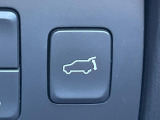 【パワーバックドア】スマートキーや運転席のボタンを押すだけでリアゲートが自動で開閉します!荷物を持っている時や、高い位置にあるバックドアを閉める際に便利な機能です♪