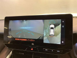 【パノラミックビューモニター】映像で、見づらい車両周辺の確認をアシスト。クルマを真上から見ているような映像を表示。 運転席から確認しにくい車両周囲の状況を把握。