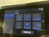 純正ナビを装備。タッチパネル式で使いやすく、お出かけもラクラクです。