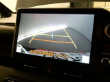 バックガイドモニターで、後方を確認しながら安心して駐車することができます。運転初心者も熟練者も必須の機能ですよ!