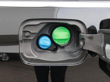 2L直列4気筒直噴ディーゼルターボエンジンを設定。ベルト駆動式オルタネータースターター(BAS)と12Vリチウムイオンバッテリーを用いたマイルドハイブリッドドライブシステムを採用しました。