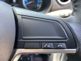 ステアリング右側です。携帯電話のハンズフリースイッチが並びます。