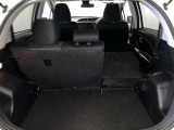 リヤシートは分割で倒せるので荷物の多い時や大きな物を積むのに便利です。