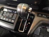 オートマチックシフトレバーは、手になじみ操作しやすい形状で安全運転にもつながります♪