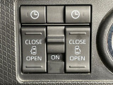 【両側パワースライドドア】スマートキーや運転席のスイッチで後席両側スライドドアの開閉が可能♪電動だから力を入れてドアを開ける必要が無く、小さなお子様でも簡単に開け閉めでき快適です♪