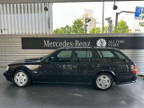 メルセデス・ベンツ中野 ALL TIME STARSはショールーム内でメルセデスベンツを代表する数々の名車グラフィックを設置しお客様に【ALL TIME STARS】の世界観を心ゆくまでお楽しみいただける空間を目指しております!