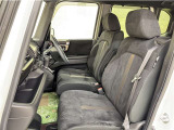 トヨタ中古車「まるごとクリーニング」施工済。外装はもちろん内装はシートを外して見えない所まで徹底洗浄しています。