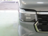 LEDヘッドライトは、点灯の瞬間から光量を発揮し、突然暗くなるトンネルなどでの安定感を高めます。