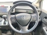 【ステアリングスイッチ】運転中、前方から目線をそらすことなく、オーディオ等の操作が可能な便利機能!安心&快適なドライブを演出してくれます♪