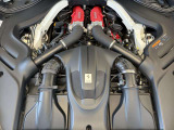 3.9L V8ツインターボエンジンを搭載、620CVを発揮します。(カタログ値)