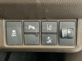 車がカーブの外側へ膨らんだり内側へ巻き込んだりする挙動を防止する横滑り防止装置、障害物センサー、万が一の時にあると心強いホンダセンシング機能-路外逸脱抑制機能・衝突軽減ブレーキ付きです!