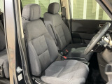 乗降がしやすい運転席。高さが調節できて小柄な方でも運転しやすいポジションをとることができます。