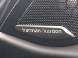ハーマンカードンのカースピーカーは良質な音を届けると同時に、その先にある車内空間における上質な&ldquo;音楽体験&rdquo;も提供している。