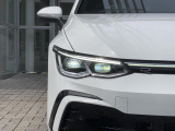 LEDマトリックスヘッドライト「IQ.LIGHT」。マトリックスモジュールに搭載されたLEDを個別に点灯点滅することで、眩惑を最小限に、照射エリアは最大限に確保する最新のヘッドライトシステム。