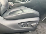 パワーシート搭載。微妙な調整が手軽にでき、最適なポジションで運転することが可能です。
