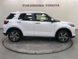 【まるごとクリーニング】シートを取り外し、車内を徹底洗浄。隅々まで丁寧に仕上げています。