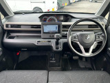 【インテリア】足元広々インパネシフト♪運転席から助手席への移動もラクラク♪運転席・助手席SRSエアバッグとSRSカーテンエアバッグ、フロントSRSサイドエアバッグ、6つのエアバッグを装備で安全装備充実