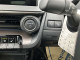 アドバンスト パーク付きです。カメラやソナーによって、周囲を監視しながら駐車を支援。障害物を検知した場合には警報を鳴らし、ブレーキ制御を行うことで接触回避を支援します。