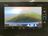 【バックカメラ】運転が苦手な方も車庫入れラクラクです!ギアをリバースに入れれば自動的に切り換わりますので、面倒な操作は不要です♪狭い駐車場もお車を傷つけず安心ですね!