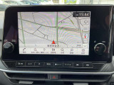 メーカー純正ナビゲーション付き、行きたい所に案内してくれます。楽しいドライブのお手伝い(*&acute;&nabla;`)ノ