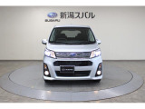 小型プロジェクタータイプのLEDロービームランプ装備。