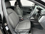 長時間の運転でも疲れを感じにくい、適度な硬さのシートです!