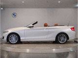 【拘りのFR】BMWが多く採用するFR車。ダイレクトでスポーティな加速感・シャープなハンドリングを実現。縦置きエンジンレイアウトにより、フラットで上質な乗り味です。