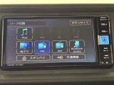 純正ナビを装備。タッチパネル式で使いやすく、お出かけもラクラクです。