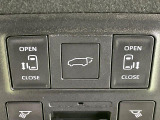 【パワーバックドア】スマートキーや運転席のボタンを押すだけでリアゲートが自動で開閉します!荷物を持っている時や、高い位置にあるバックドアを閉める際に便利な機能です♪