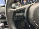 ステアリングにオーディオ操作スイッチが付いています。オーディオ画面に直接タッチしなくても操作が出来ますので、運転に集中できます。