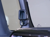 停車時や発進時、対向車とのすれ違いや路肩に寄せるときなど、車両左側前方を確認するときに役立ちます。