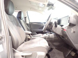 楽な姿勢で座ることが出来るので長時間の運転でも疲れにくいですし体もぶれにくいですよ。