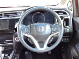ステアリングスイッチでオーディオ各種操作が可能で、運転に集中できます。安心・安全・快適なドライブをお楽しみいただけます。