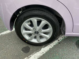 日産の純正アルミホイールがおしゃれ♪タイヤの溝もあります。