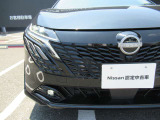 LEDヘッドランプ:ハロゲンランプの約2倍の光量でより明るく遠くを照らし、夜間走行時の視認性を高めます。